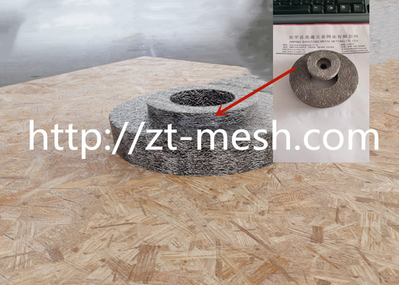 Keakuratan penyaringan yang sangat baik Teknik Mesh Wire Knitted yang Dikompresi Weave stainless steel 304 untuk penyaringan industri